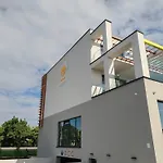 Sunny Apartment208