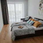 Sunny Apartment208