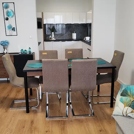 Sunny Apartment208 דירה