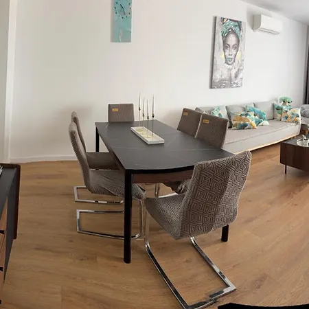 Sunny Apartment208 *